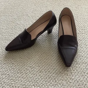 Women’s Kitten Heels Pumps Brown High Heel Shoes Size 8 Vegan Leather Work Pumps