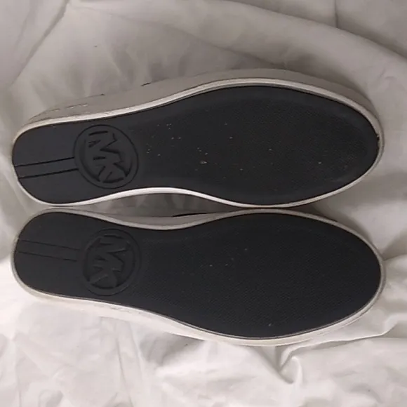 Women's MICHAEL Micheal Kors silver and black shoes size 8 VERY GORGEOUS 😍