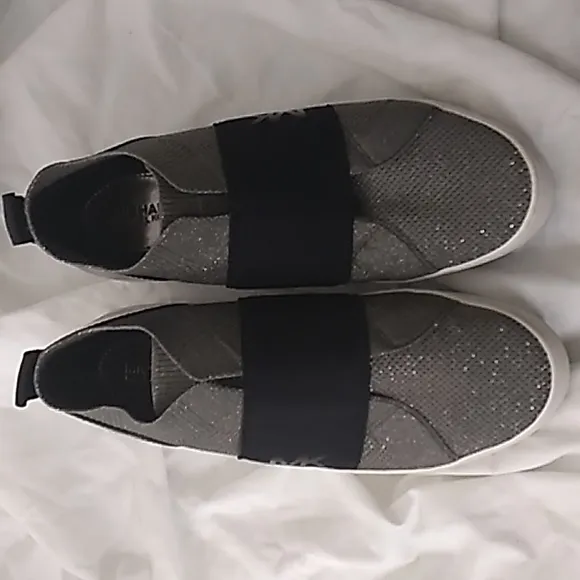 Women's MICHAEL Micheal Kors silver and black shoes size 8 VERY GORGEOUS 😍