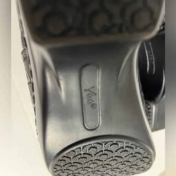 Yuu Bethanee, black embossed mule/clog shoes. Size 5w Bethanee.  Like new.