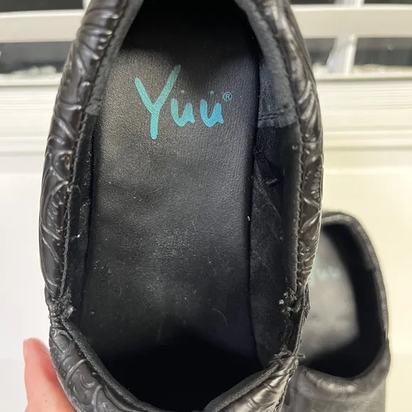 Yuu Bethanee, black embossed mule/clog shoes. Size 5w Bethanee.  Like new.