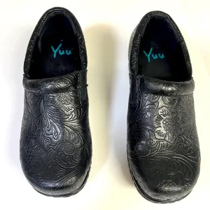 Yuu Bethanee, black embossed mule/clog shoes. Size 5w Bethanee.  Like new.